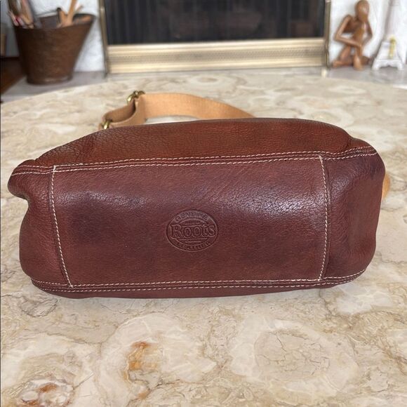 Roots Leather Vintage Crossbody Bag - Picture 8 of 16